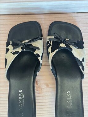 Bakers Women'sSize: 6.5 Black & Cream Faux Cowhide Slide Sandals